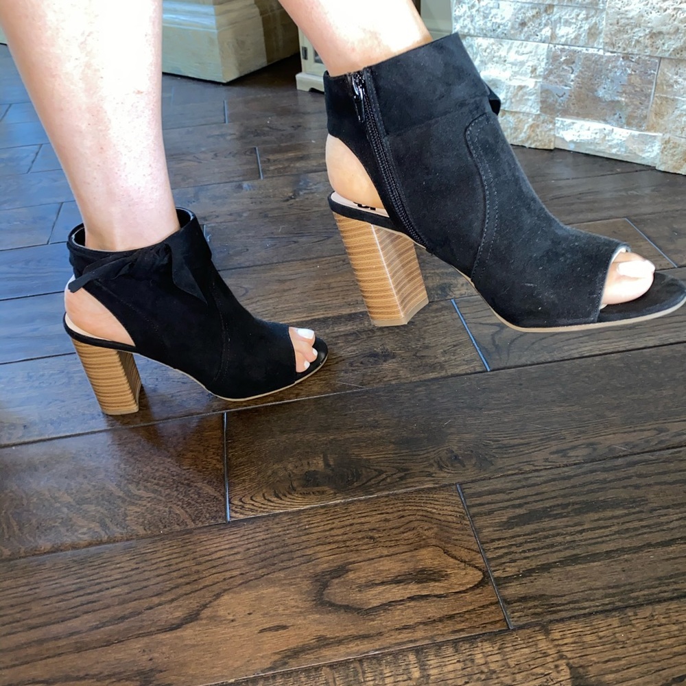 Sandals - Picture 3 of 4